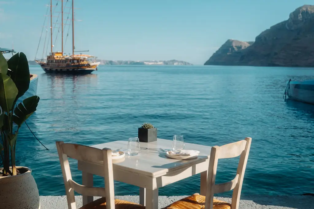 Qhera Santorini